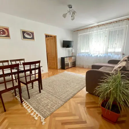 Apartment Away - Chic And Cozy *